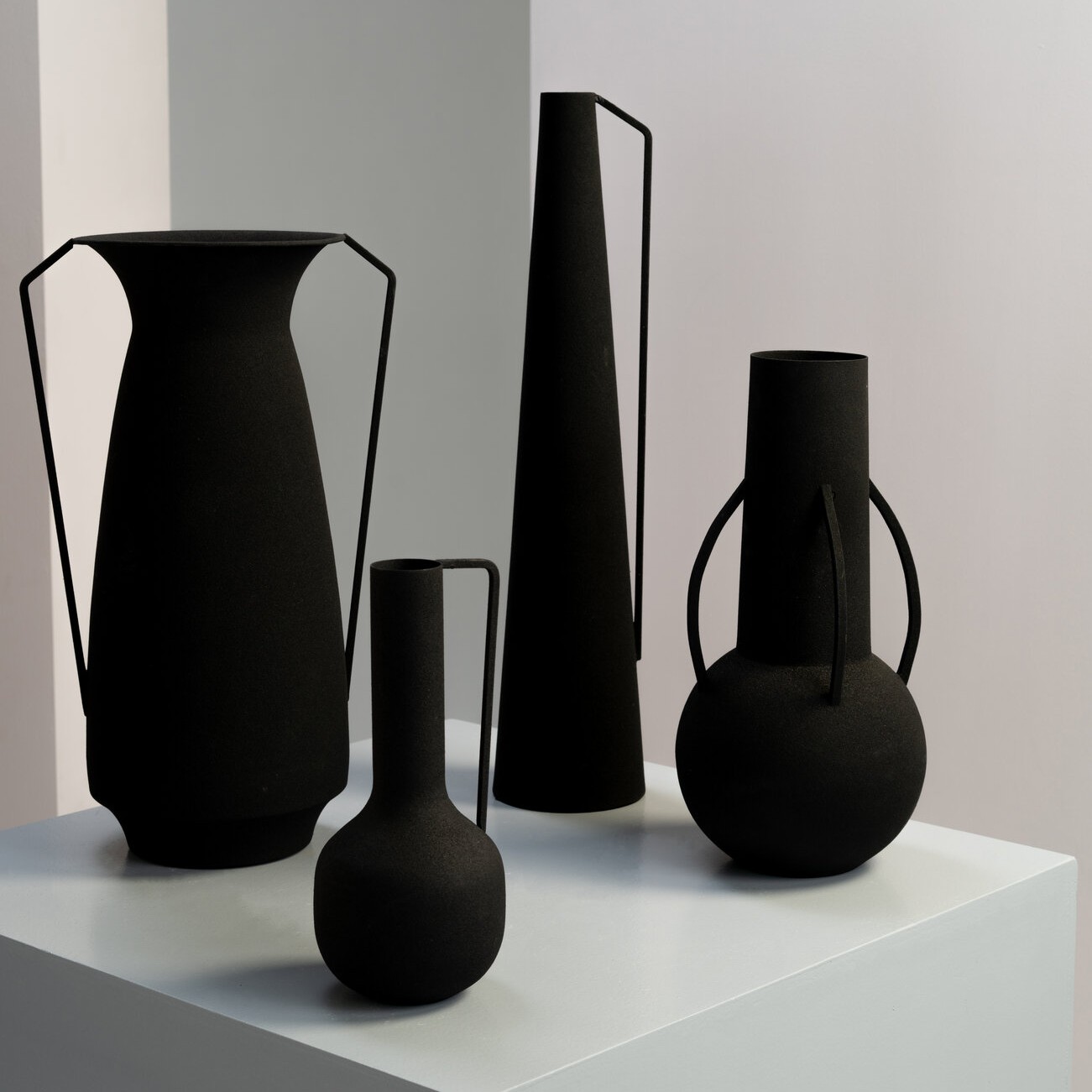 Pols Potten Roman Vases | black | Nisi Living